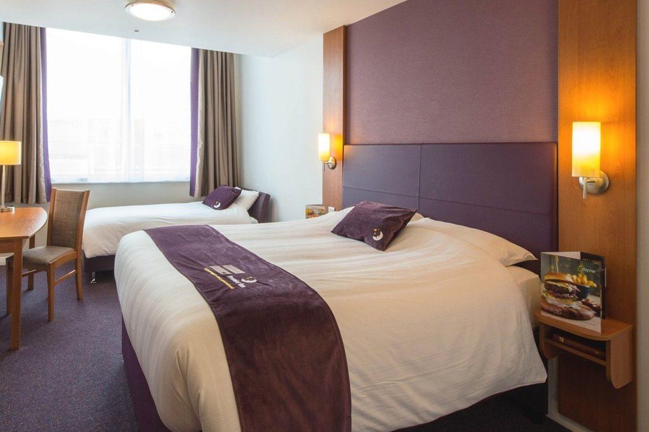 Premier Inn Manchester Airport Runger Lane North 헤일 외부 사진