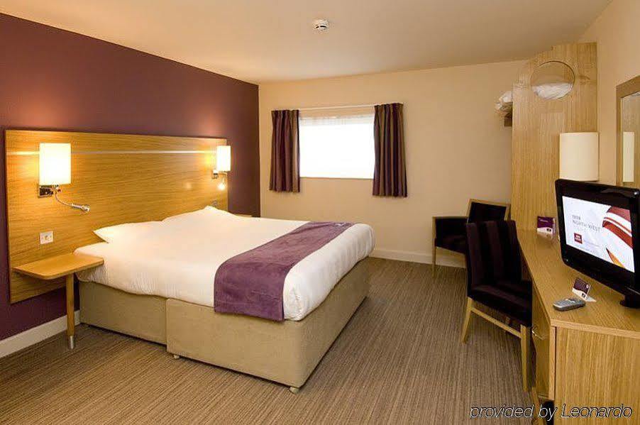 Premier Inn Manchester Airport Runger Lane North 헤일 외부 사진